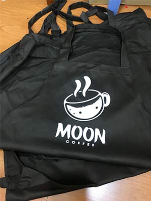 May tạp dề Quán Moon Coffee