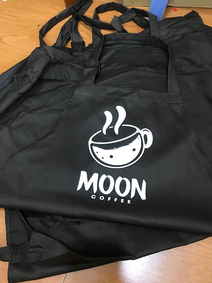 May tạp dề Quán Moon Coffee | May tap de dong phuc