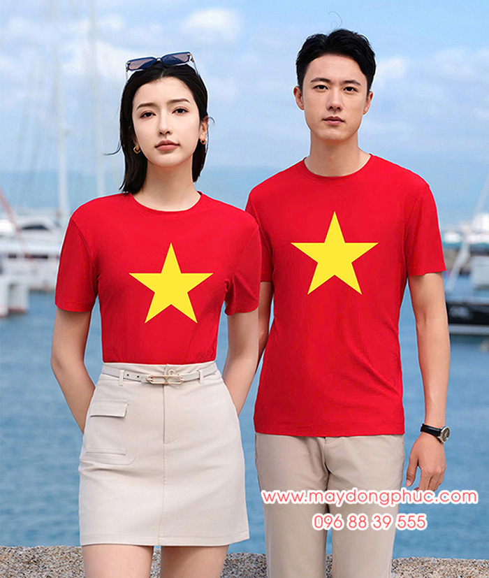 May Áo cờ đỏ in ngôi sao vàng lên mặt trước