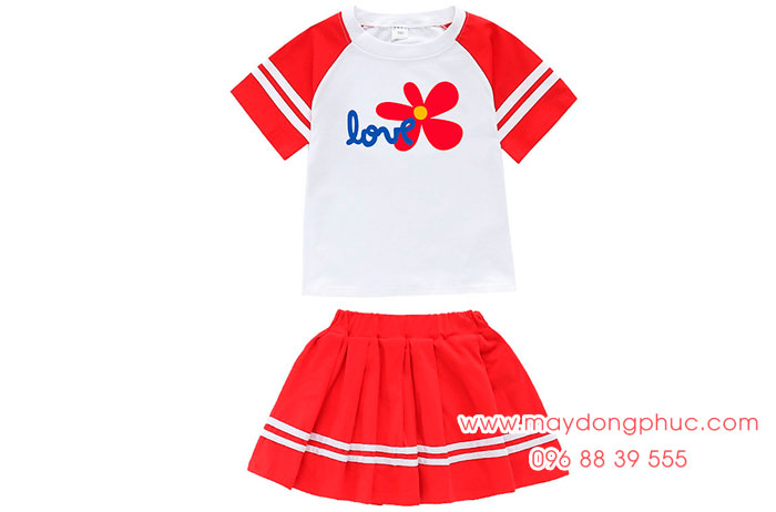 May áo phông trẻ em in chữ Love cùng bông hoa