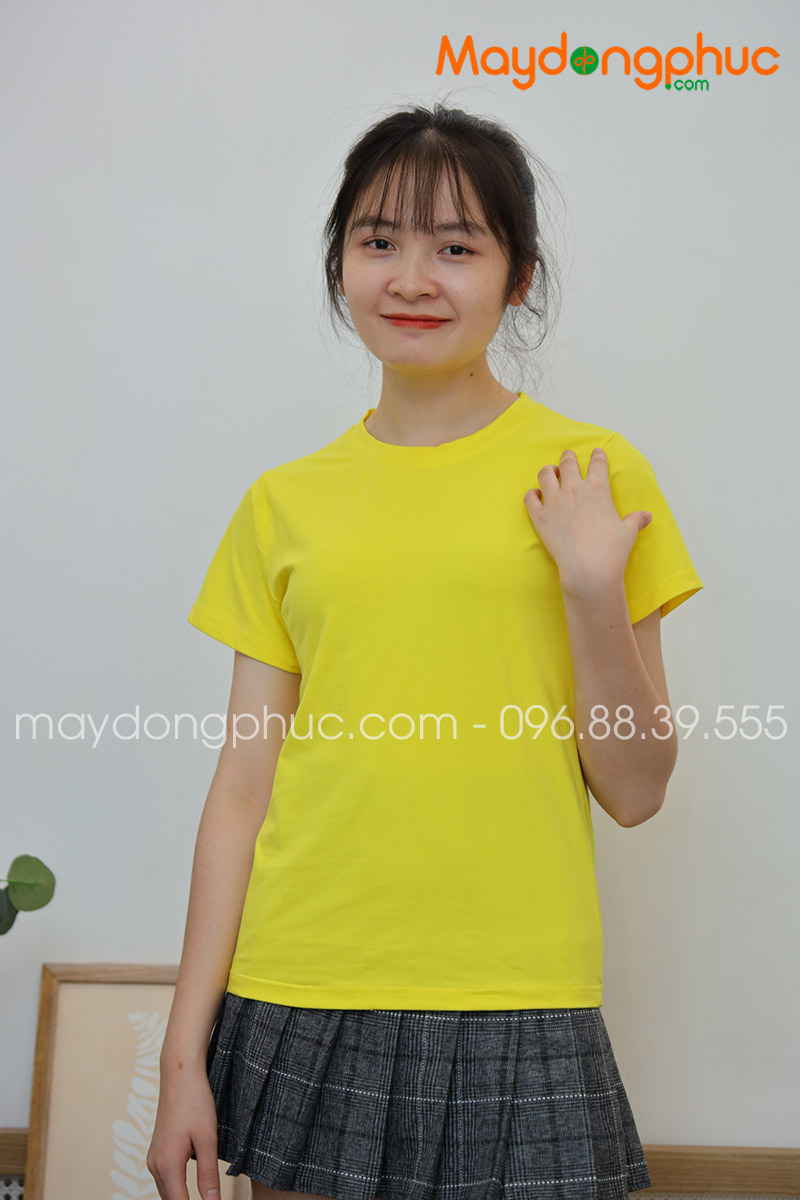 Áo phông cổ tròn màu vàng - mẫu 2