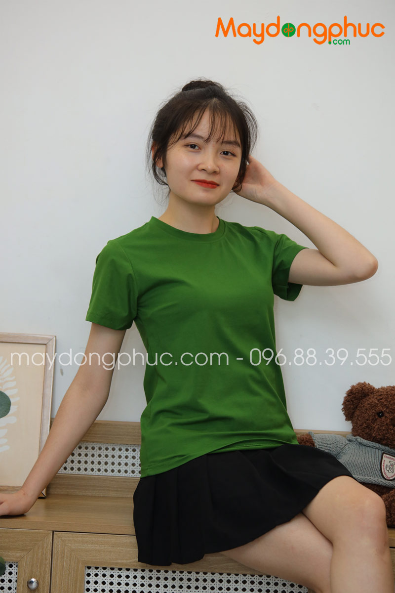 Áo phông cổ tròn màu xanh lá - mẫu 2