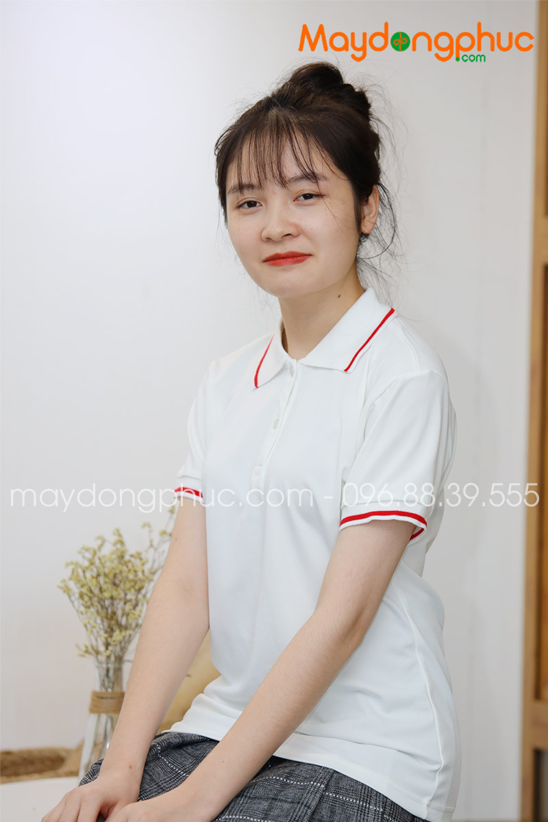 Áo phông polo màu trắng viền đỏ