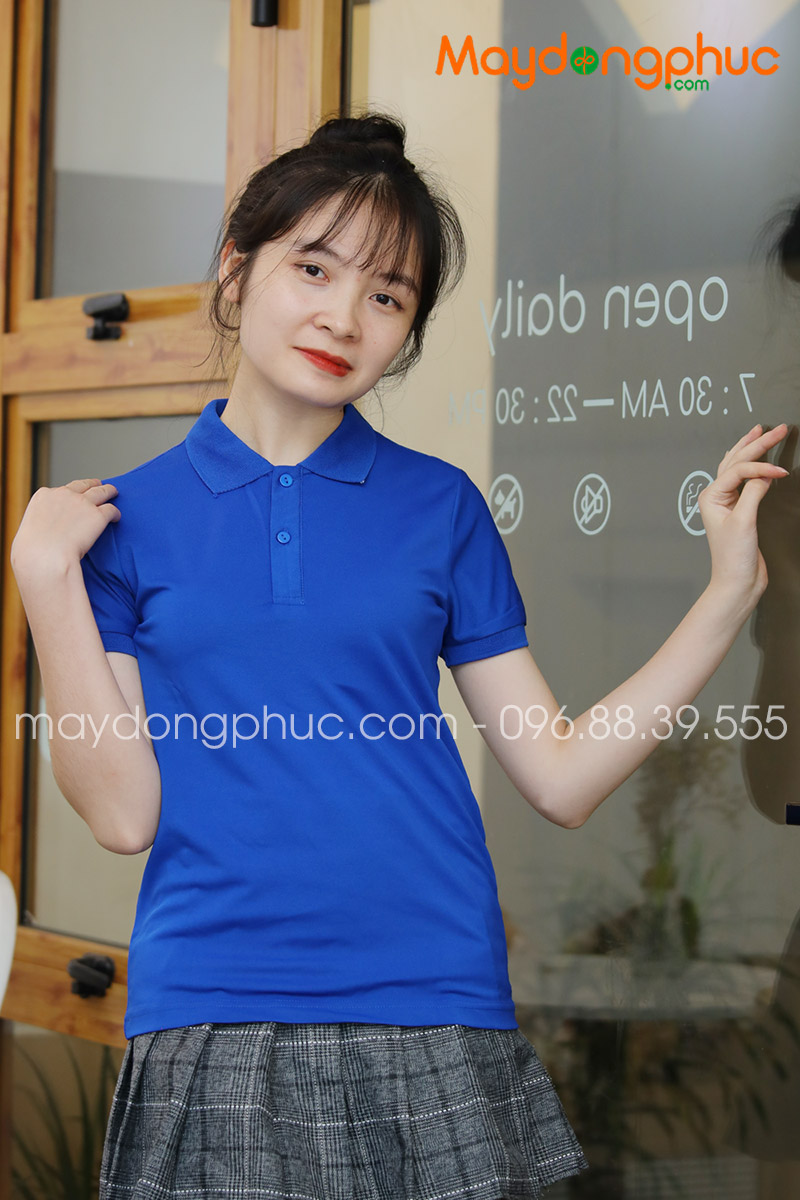 Áo phông polo màu xanh dương