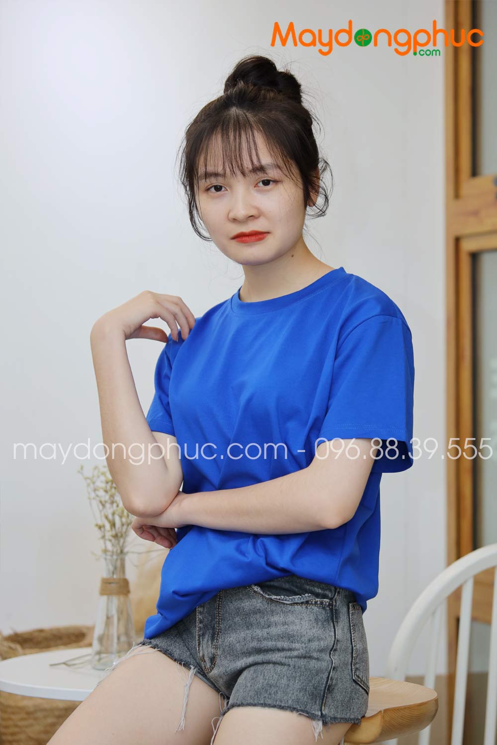 Áo phông tay lỡ màu xanh dương - mẫu 3