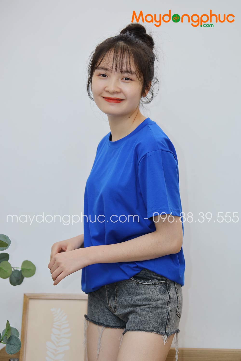 Áo phông tay lỡ màu xanh dương - mẫu 4