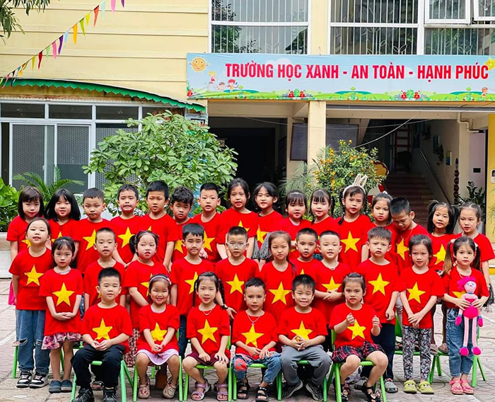 May áo phông cờ đỏ sao vàng cho trẻ em