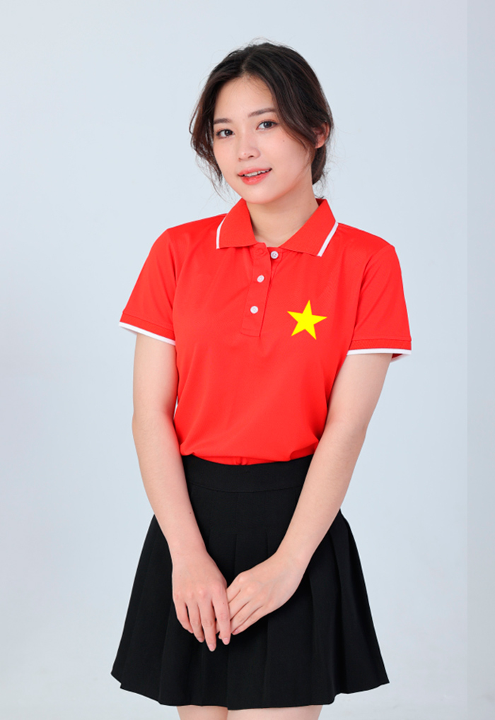 May áo phông màu đỏ in hình sao vàng
