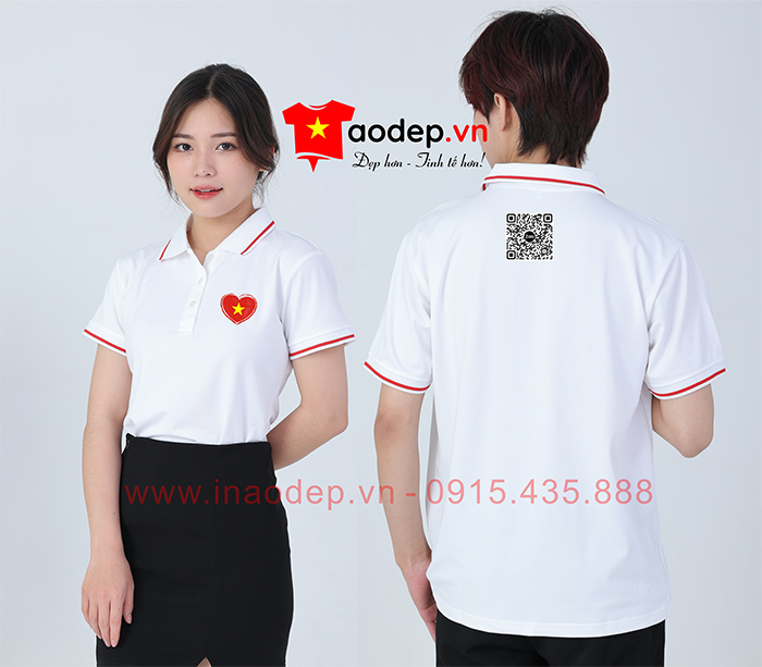 May áo phông màu trắng in hình trái tim sao vàng