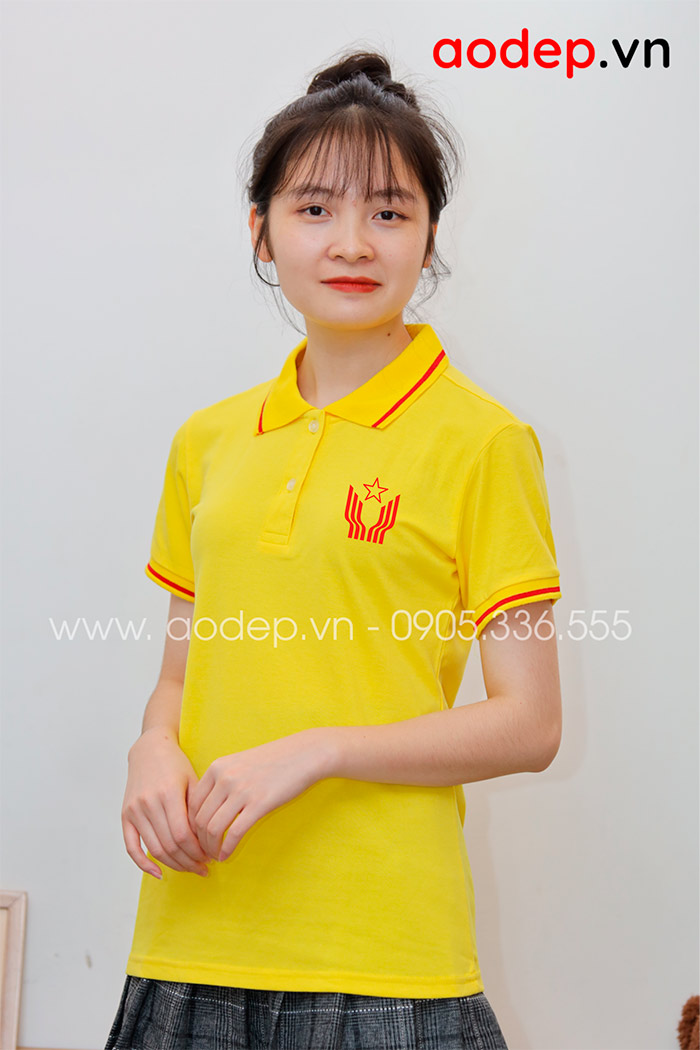 May áo phông màu vàng hình ngôi sao