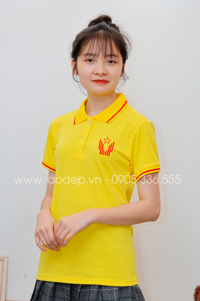 May áo phông màu vàng sao vàng