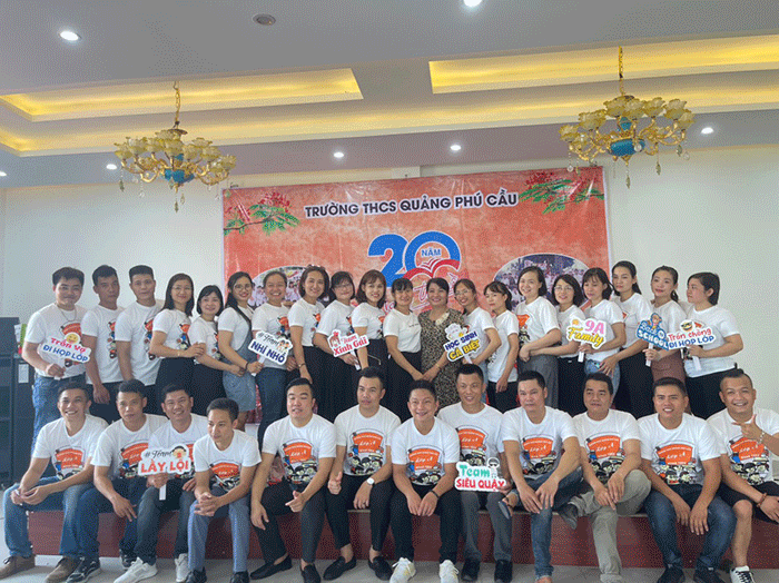 May áo Trường THCS Quảng Phú Cầu 20 năm