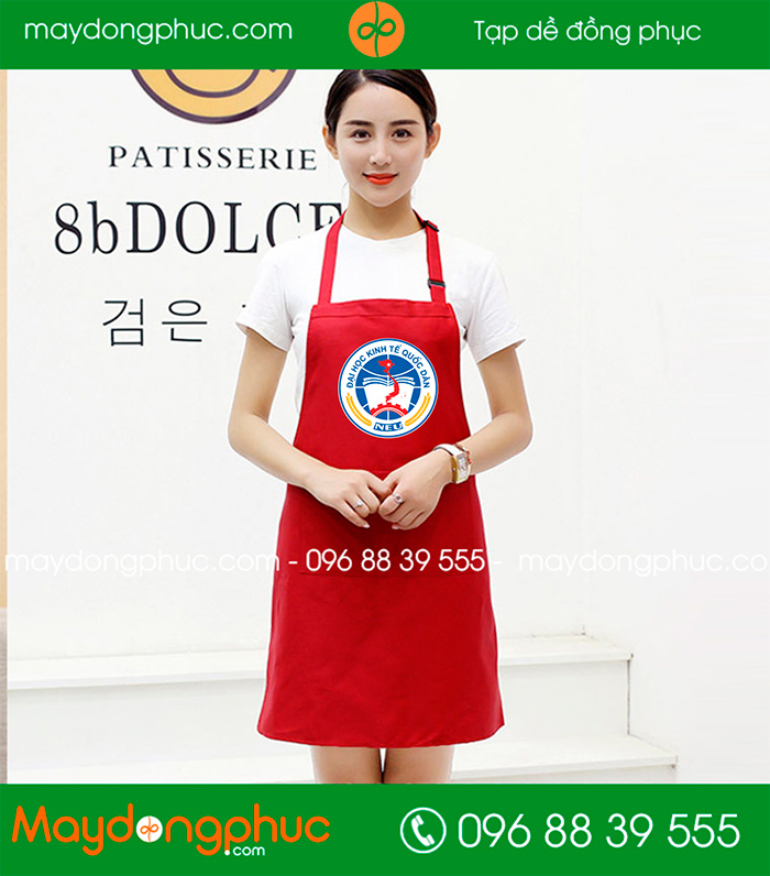 May tạp dề màu đỏ Trường Đại học kinh tế Quốc dân