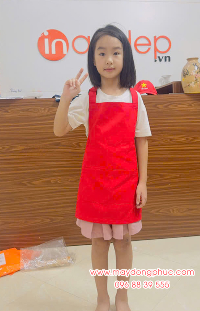 Tạp dề trẻ em màu đỏ - mẫu 2