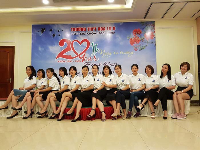 May áo Lớp 12D trường THPT Hoa Lưu B Khóa 1996-1999