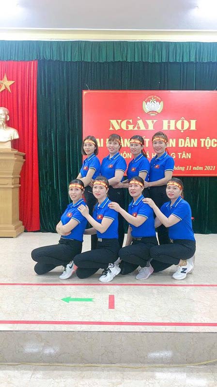 May áo phông cờ đỏ - mẫu 3