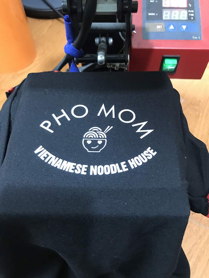 May áo phông Nhà hàng Pho Mom - mẫu 3